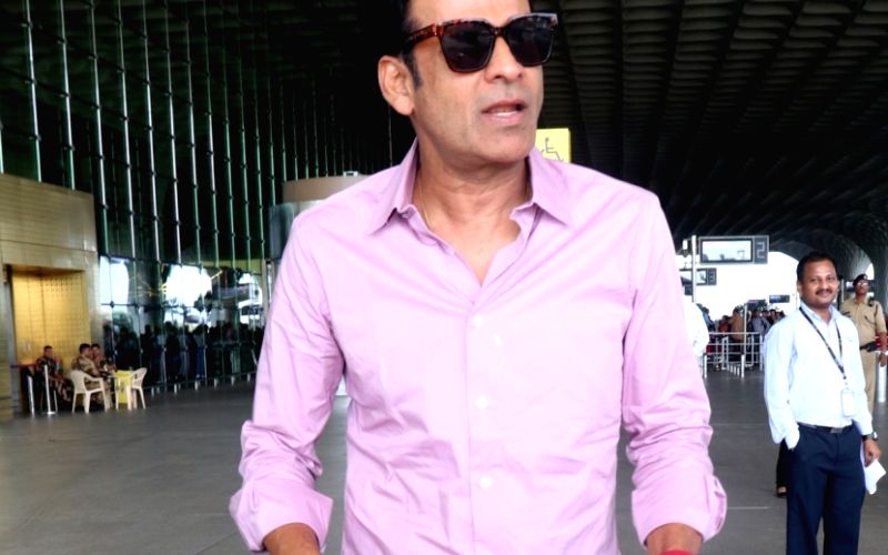 : Mumbai: Actor Manoj Tiwari spotted at airport