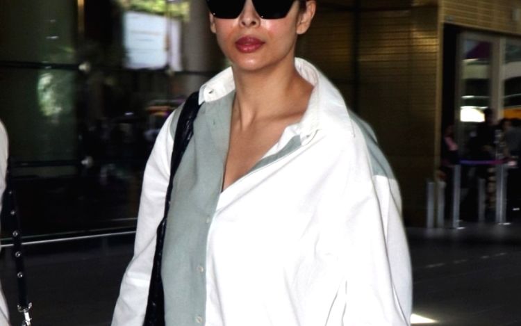 : Mumbai: Actress Malaika Arora spotted at airport