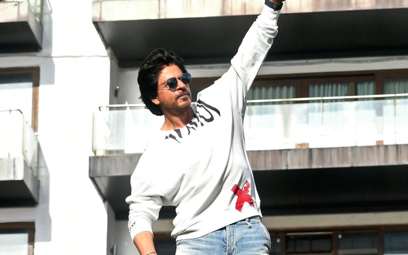 :Mumbai: Bollywood actor Shahrukh Khan poses after his fans make a 'Guinness World Record