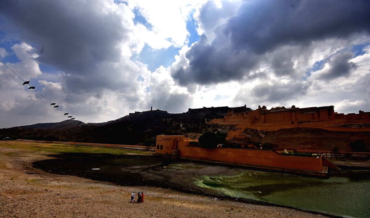 Wide view of the Amber Fort